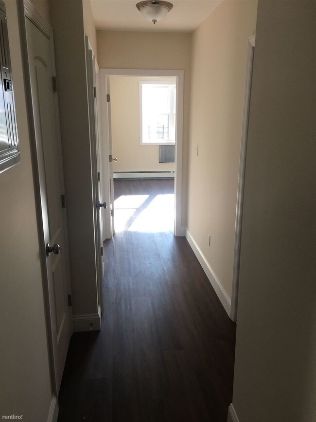 Foto del edificio - 3 br, 1.5 bath  - 8416 102nd Ave