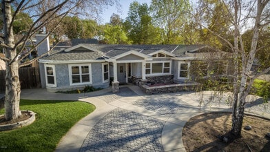 Building Photo - 1410 Calle Violeta