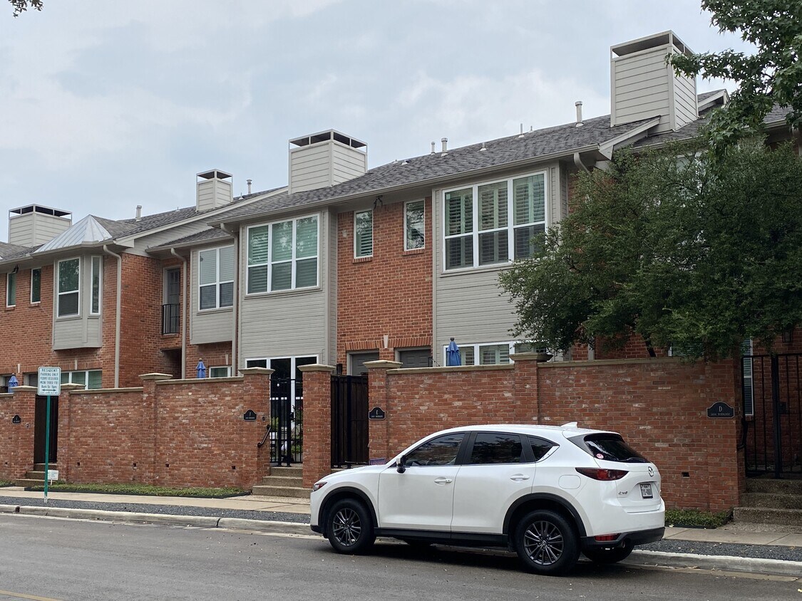 Primary Photo - 3400 Normandy Ave
