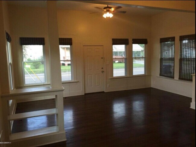 Building Photo - 200 E Cypress St