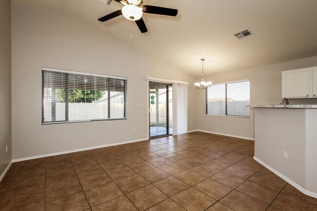 Building Photo - 2030 E Wahalla Ln