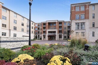 Building Photo - 7400 River 434