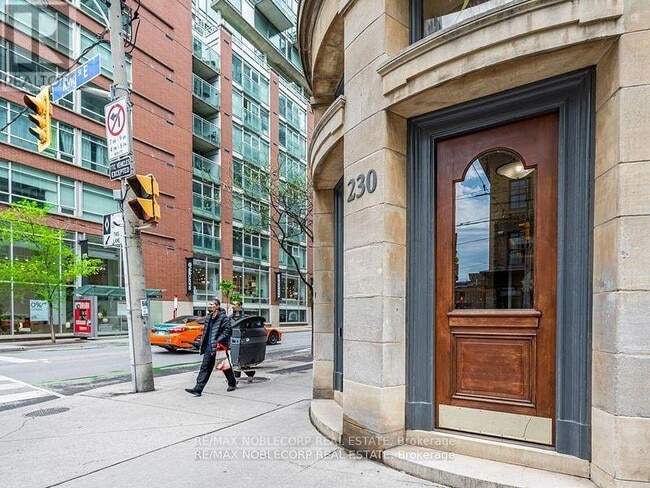 Photo du bâtiment - 230-230 King St E