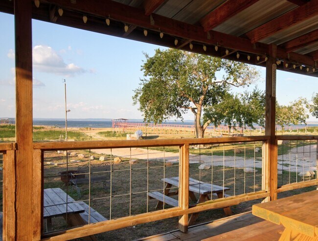 Building Photo - 2-1502 Ranch Rd 261