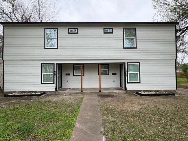 Building Photo - 1207 2nd Ave N