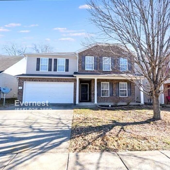Foto principal - Spacious 4-Bedroom Home with Modern Amenit...
