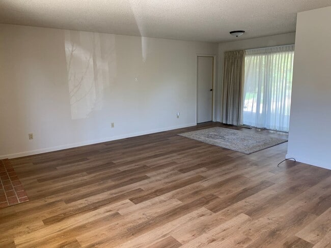 Building Photo - 7413 Oak Leaf Dr