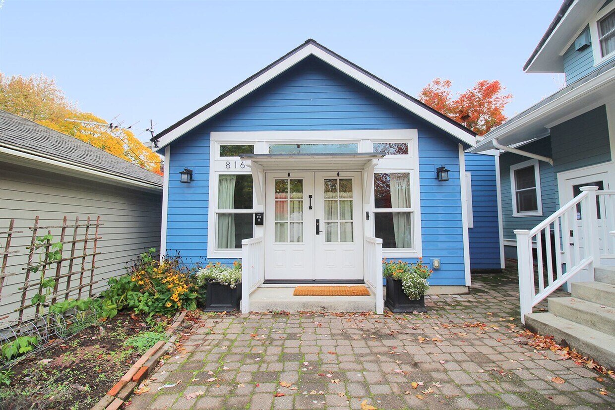 Foto principal - 816 NE Imperial Ave