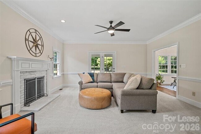 Foto del edificio - 6135 Highview Rd