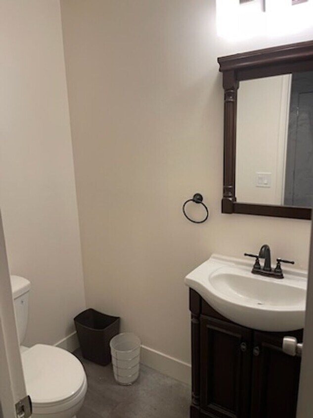 Primary Photo - Beautiful remodeled unit behind Safeway in...