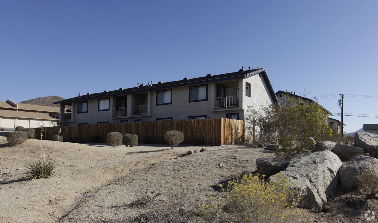 Building Photo - 17921 Siskiyou Rd