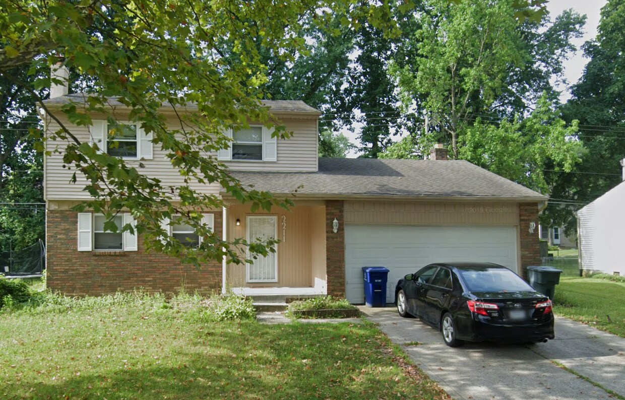Primary Photo - 2211 Tulip Tree Ave