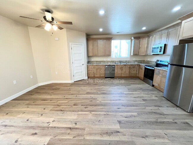 Building Photo - 1346 Playa Del Rey Dr