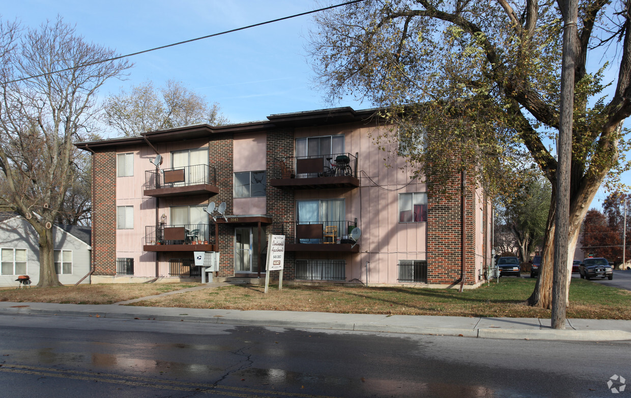 Building Photo - KCK Apartments