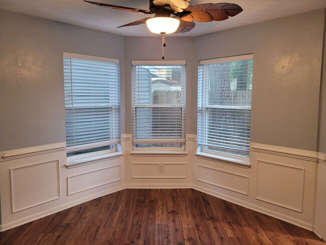 Foto del edificio - REAGAN WOODS Cul-De-Sac Home