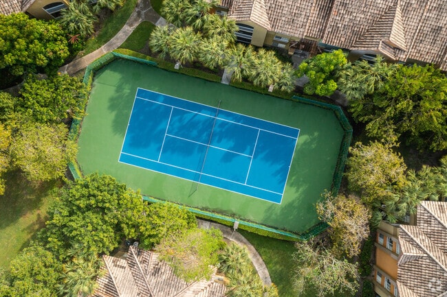 Tennis Court - Mosaic Apartments