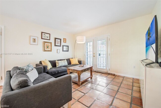 Building Photo - 3 br, 2.5 bath Condo - 437 Santander Ave A...