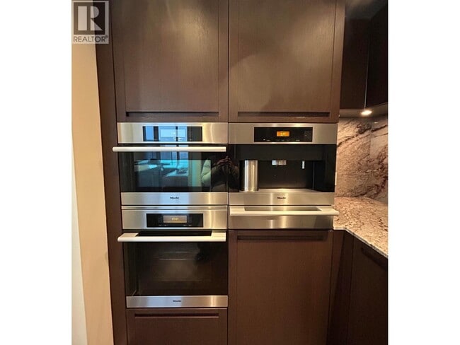 Building Photo - 1011 W Cordova St