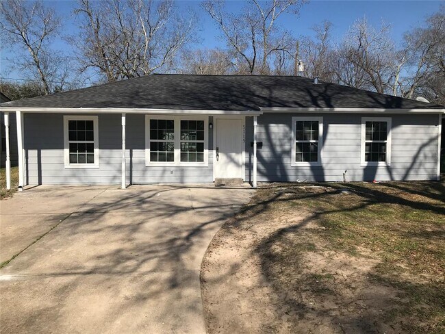 Building Photo - 5115 Pensdale St