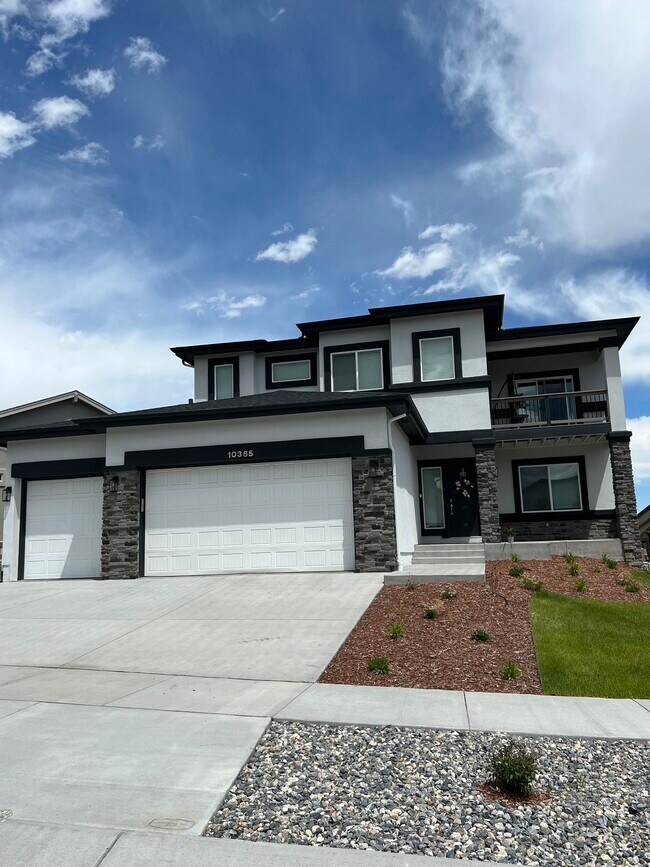 Building Photo - 10385 Sharon Springs Dr