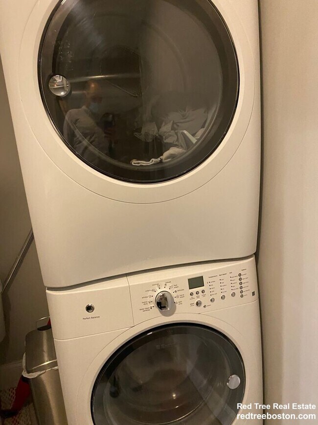 Foto del edificio - 12 Bickford Ave