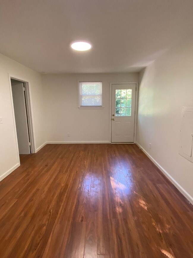 Foto del edificio - North Nashville 4 bedroom/2 bath brick ran...