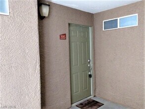 Building Photo - 2101 Blue Breeze Dr