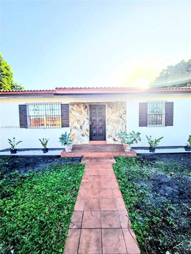 Foto principal - 5451 SW 5th Terrace