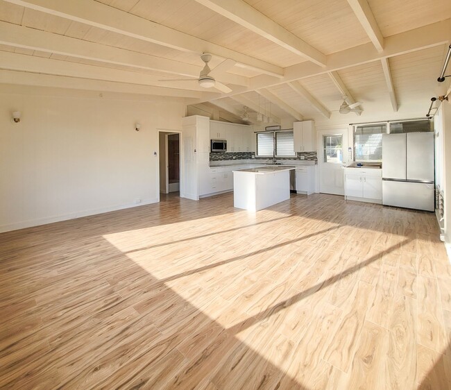 Building Photo - 4BR / 2.5Bath / 2+Pkg - Home in Moanalua G...