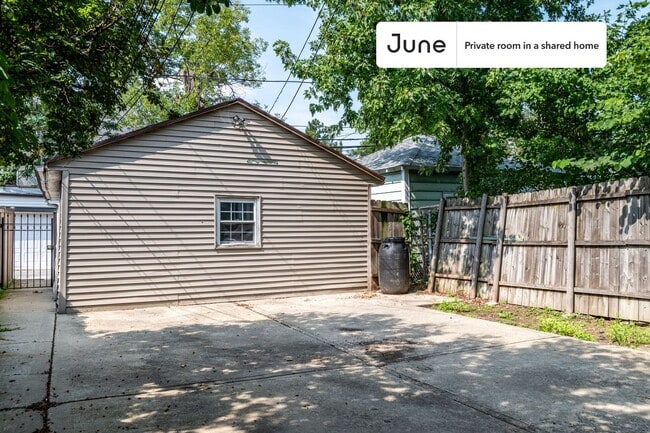 Building Photo - Room in Shared 3 bed/1 bath home