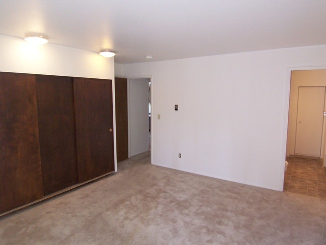 Building Photo - Duplex in Seattle