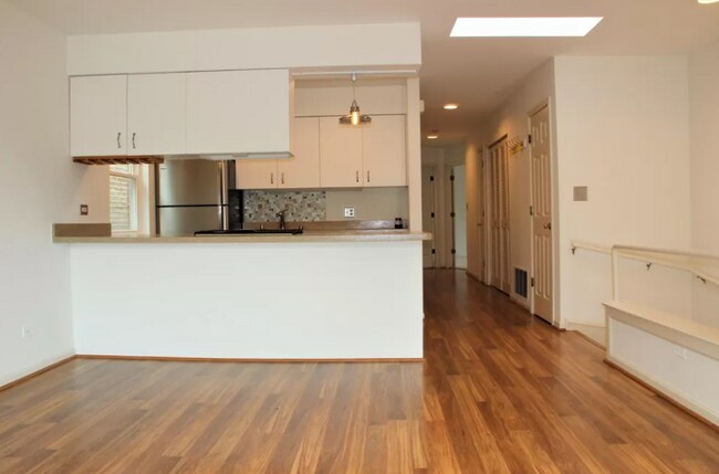 Kitchen - 832 S Leavitt St