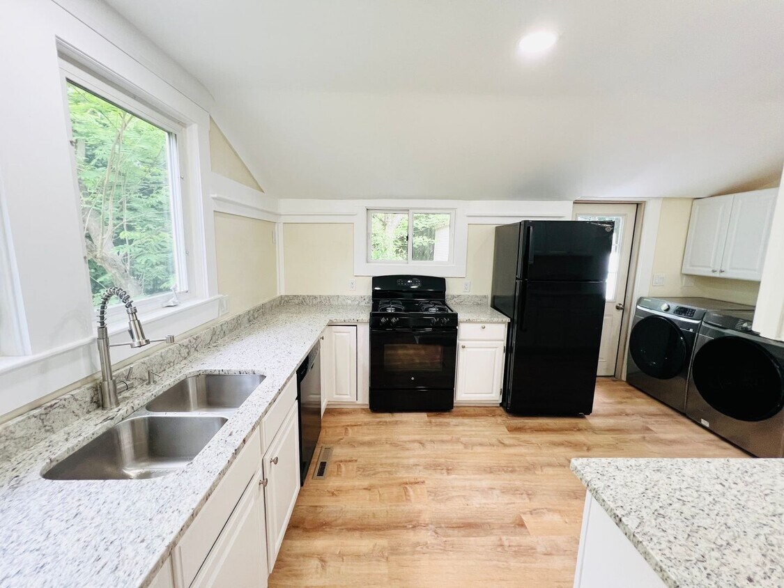 Photo - 711 Pleasant St