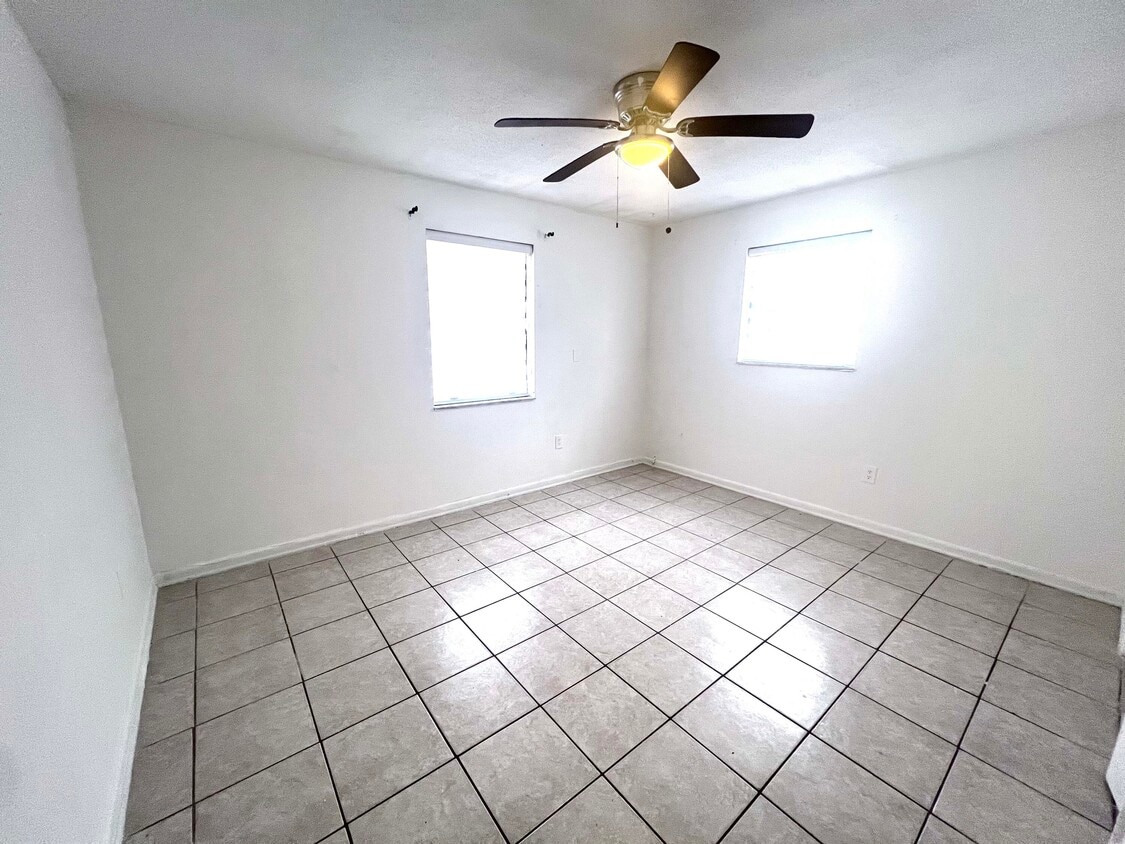 Foto del edificio - 4630 Myrtle Ln