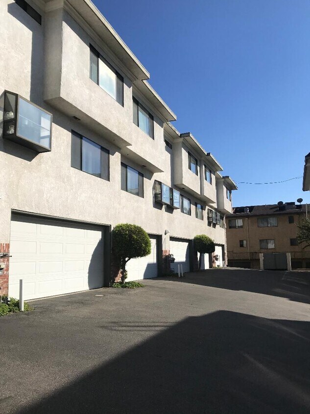 Foto principal - 14237 Foothill Blvd