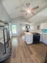 Building Photo - 210 Sandpiper Dr