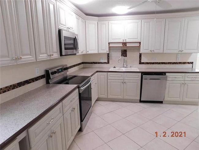 Building Photo - Charming 3-Bedroom Home with Modern Upgrades and Bay Views