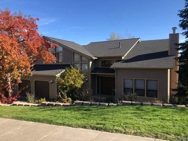 Foto del edificio - 715 SW Staley Dr