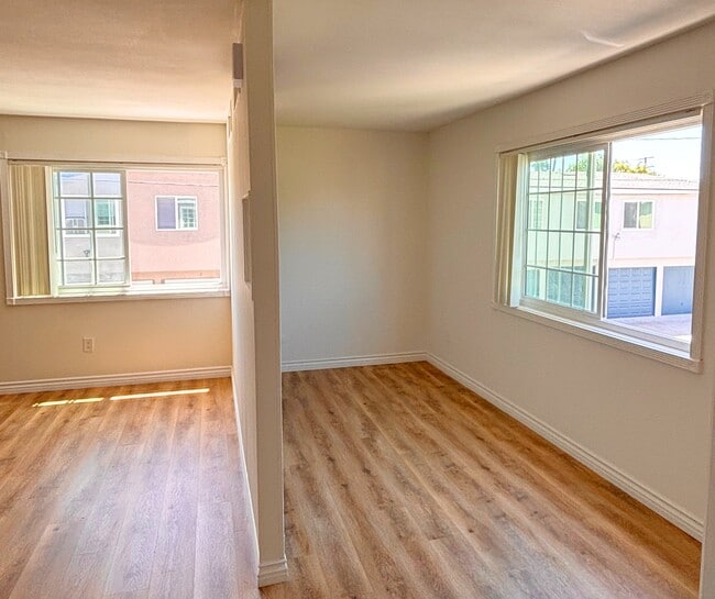 Building Photo - 985 Valencia St