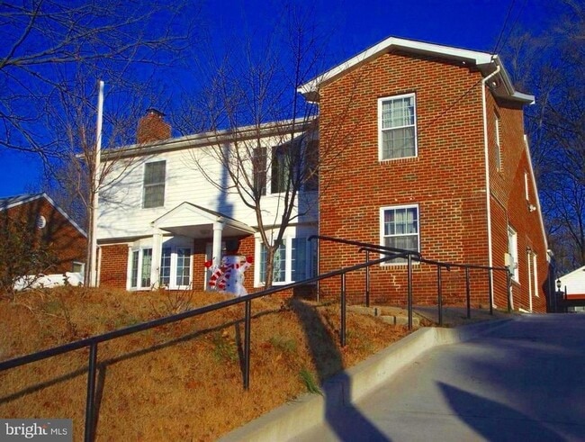 Foto del edificio - 7213 Adelphi Rd