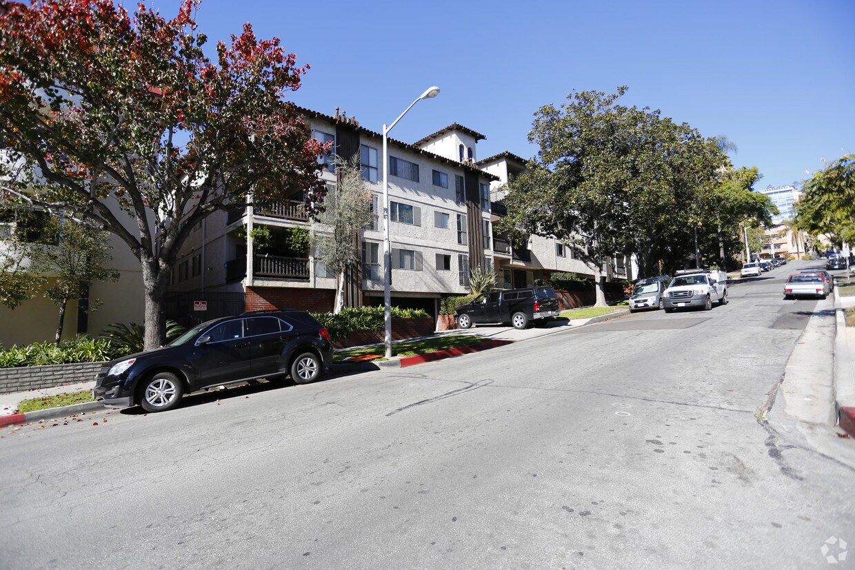Primary Photo - Villa Luanne Apartments