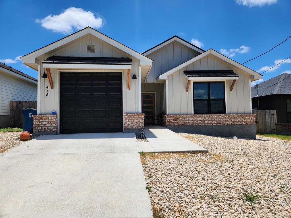 Foto principal - 415 Meeker Rd