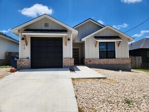 Building Photo - 415 Meeker Rd