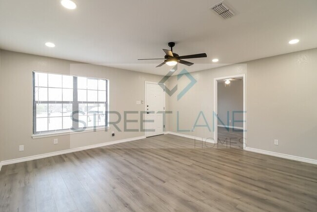 Building Photo - REDUCED!