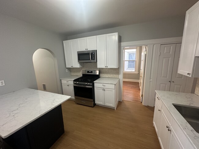 Foto del edificio - 218 Hough Ave