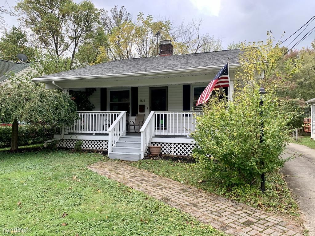 2 br, 1 bath House 1624 Edgefield Rd House Rental in Lyndhurst, OH