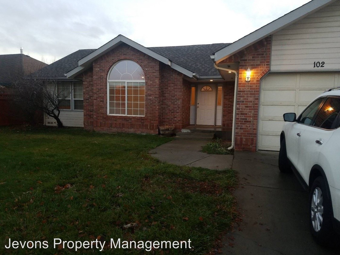 Foto principal - 3 br, 2 bath House - 102 S Holly Pl