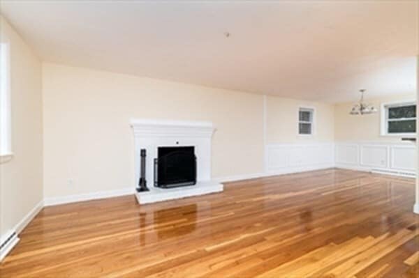 Foto del edificio - 16 Brewster Rd