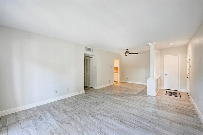 Building Photo - 2230 S Piney Point Rd