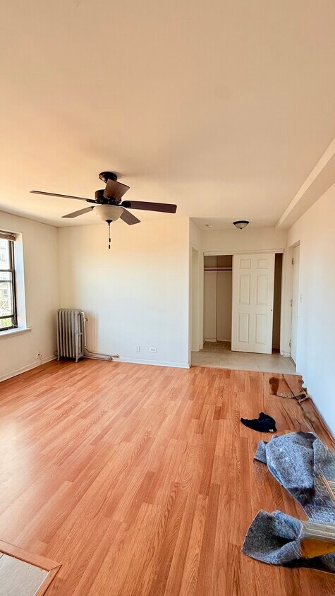 Foto principal - 3933 N Clarendon Ave